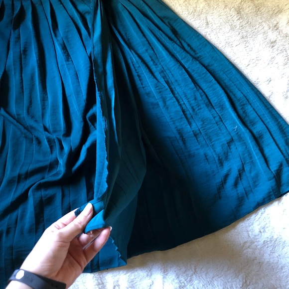 Turqoise Mid Length Skirt With Split - Picture 2 of 2